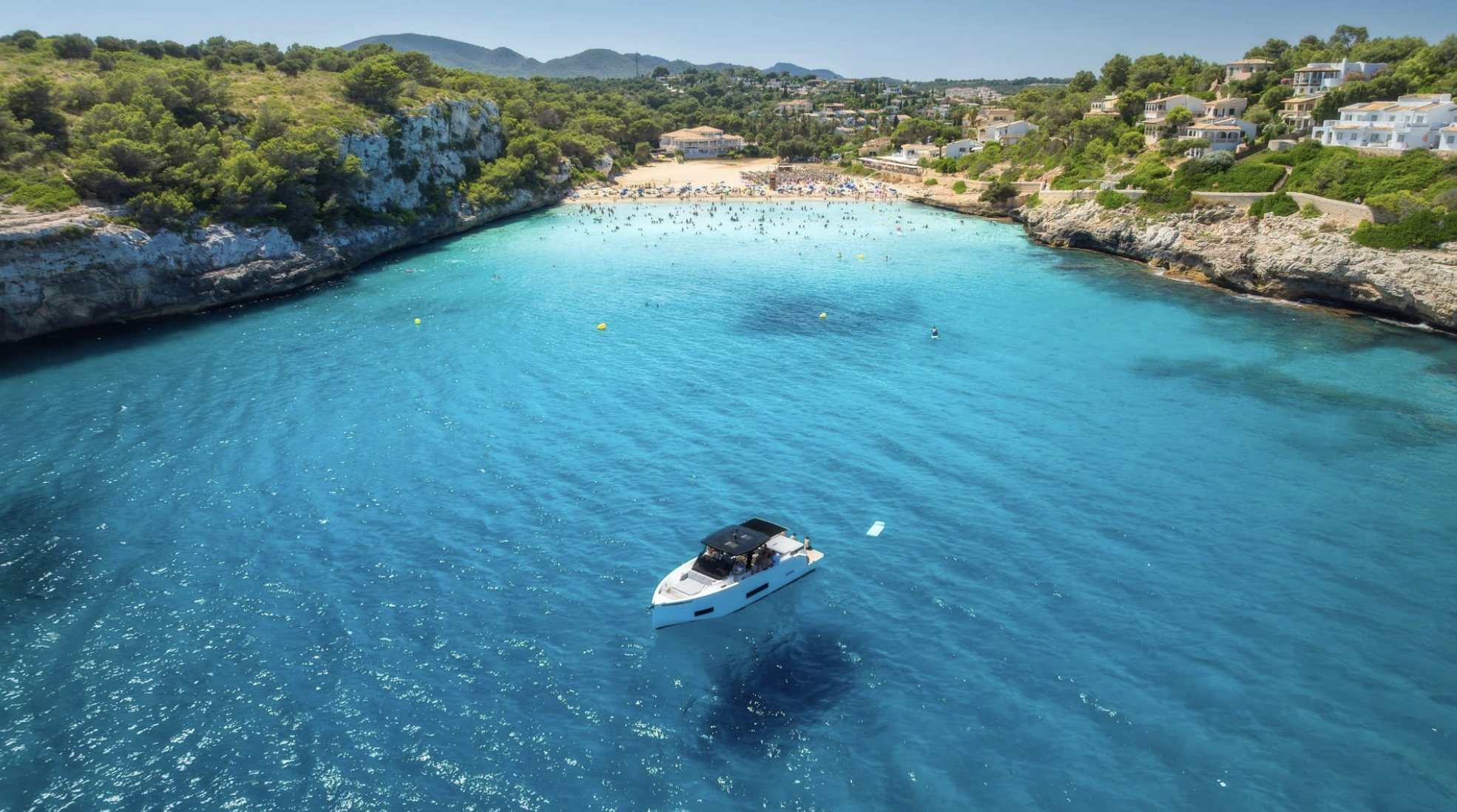 Türkisblaue Bucht auf Mallorca